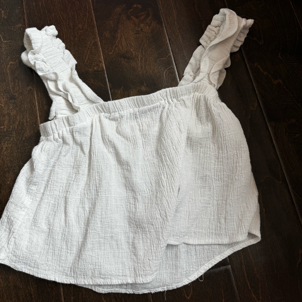 A white flowy top great for summer. Size small.